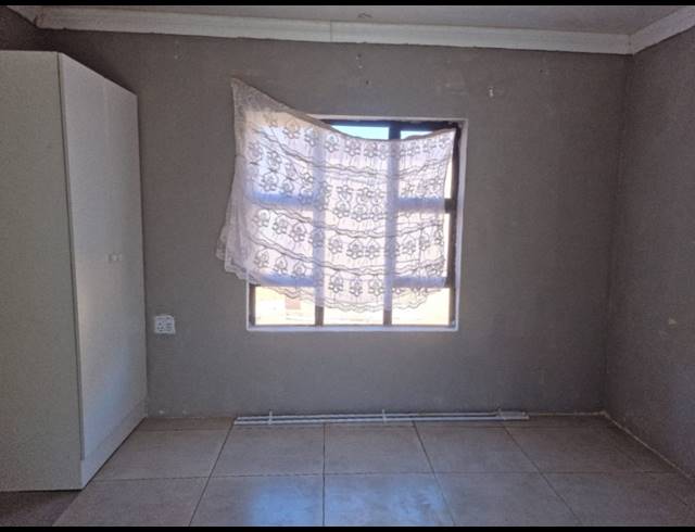 4 BEDROOM HOUSE FOR SALE IN SEBOKENG ZONE 10